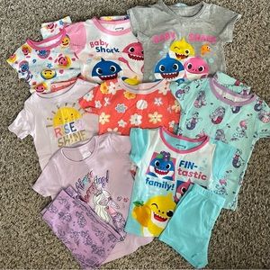 70 piece toddler girl clothing bundle. 2T